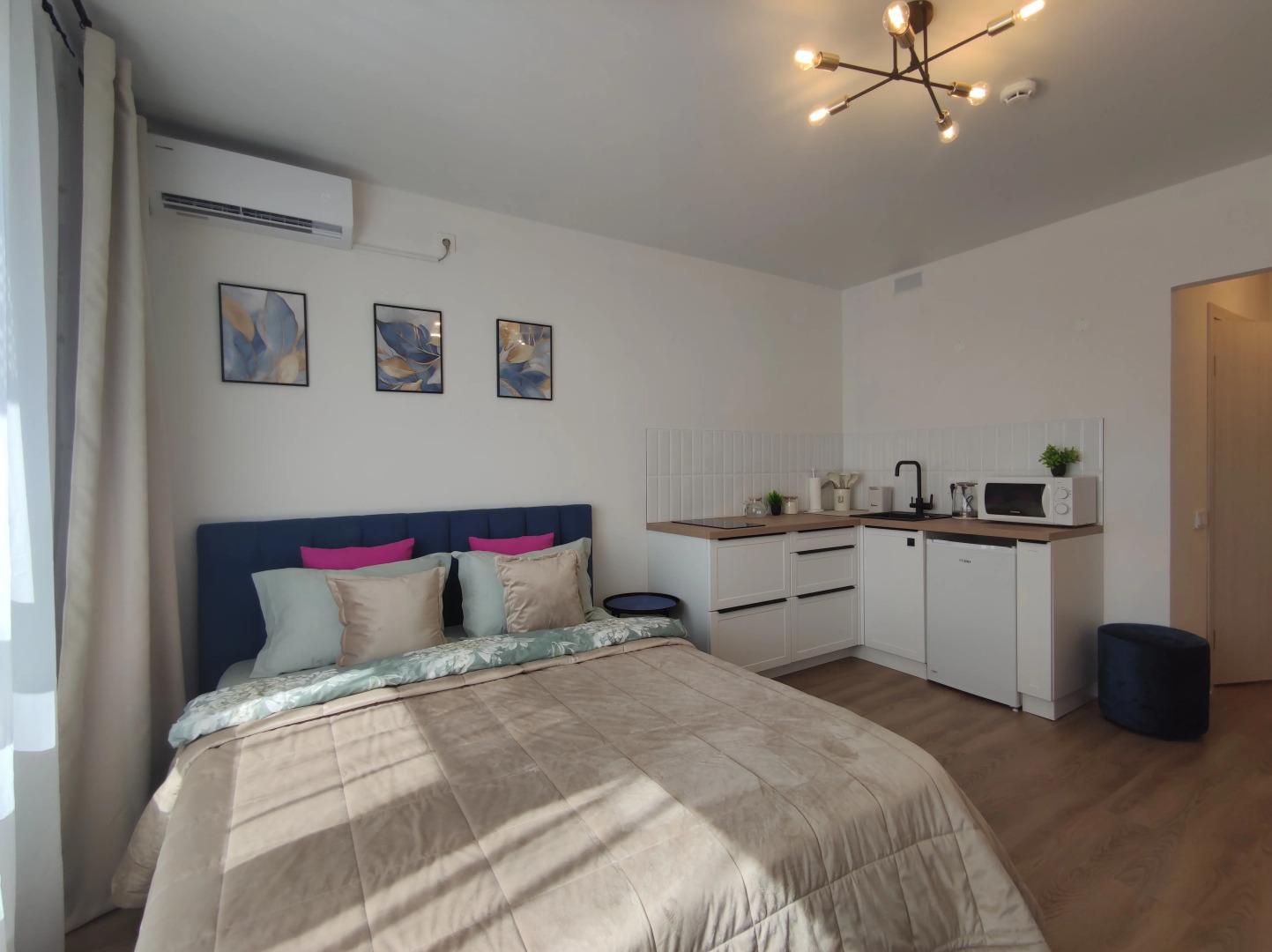 Квартира Современная Студия с большой кроватью и кондиционером