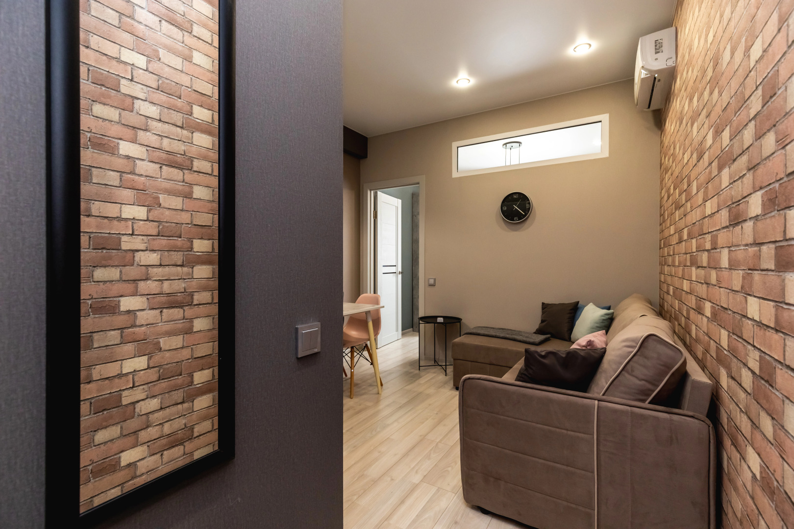 Апартаменты Море Апартаментов на Эстонской 37/9  - 1