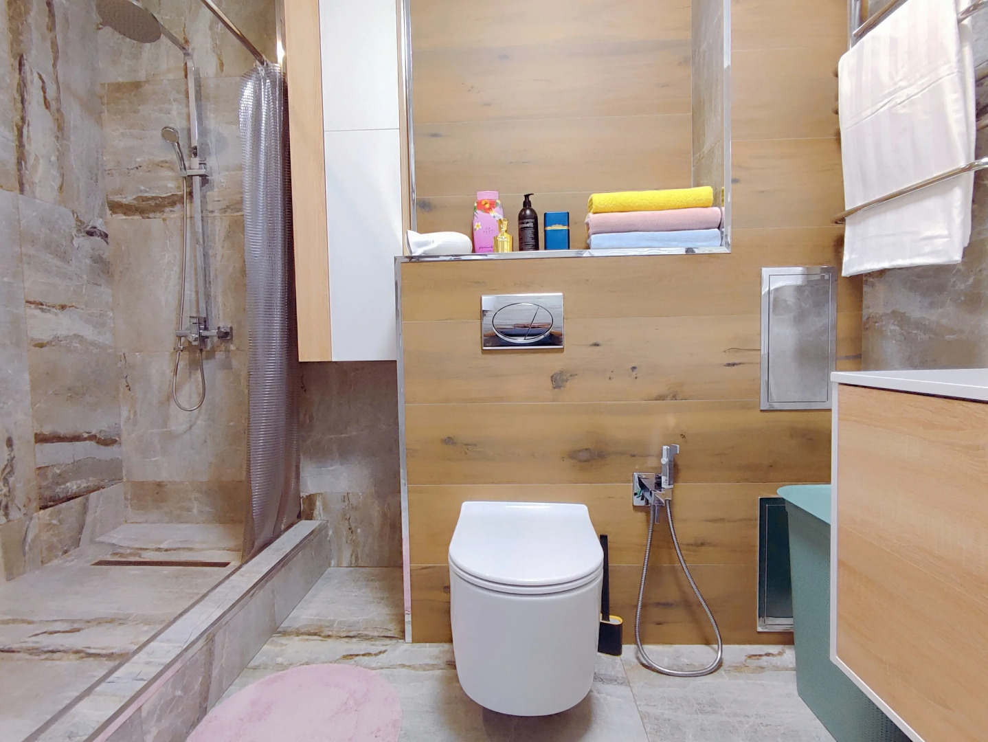 Апартаменты Шикарные В центре с видом на Золотой мост и Русский мост