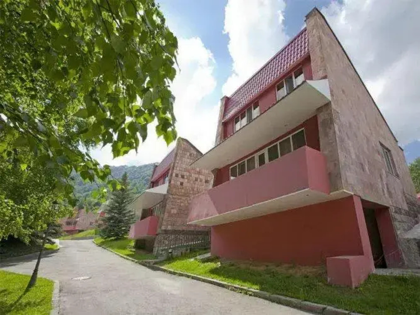 Курортный отель Ani