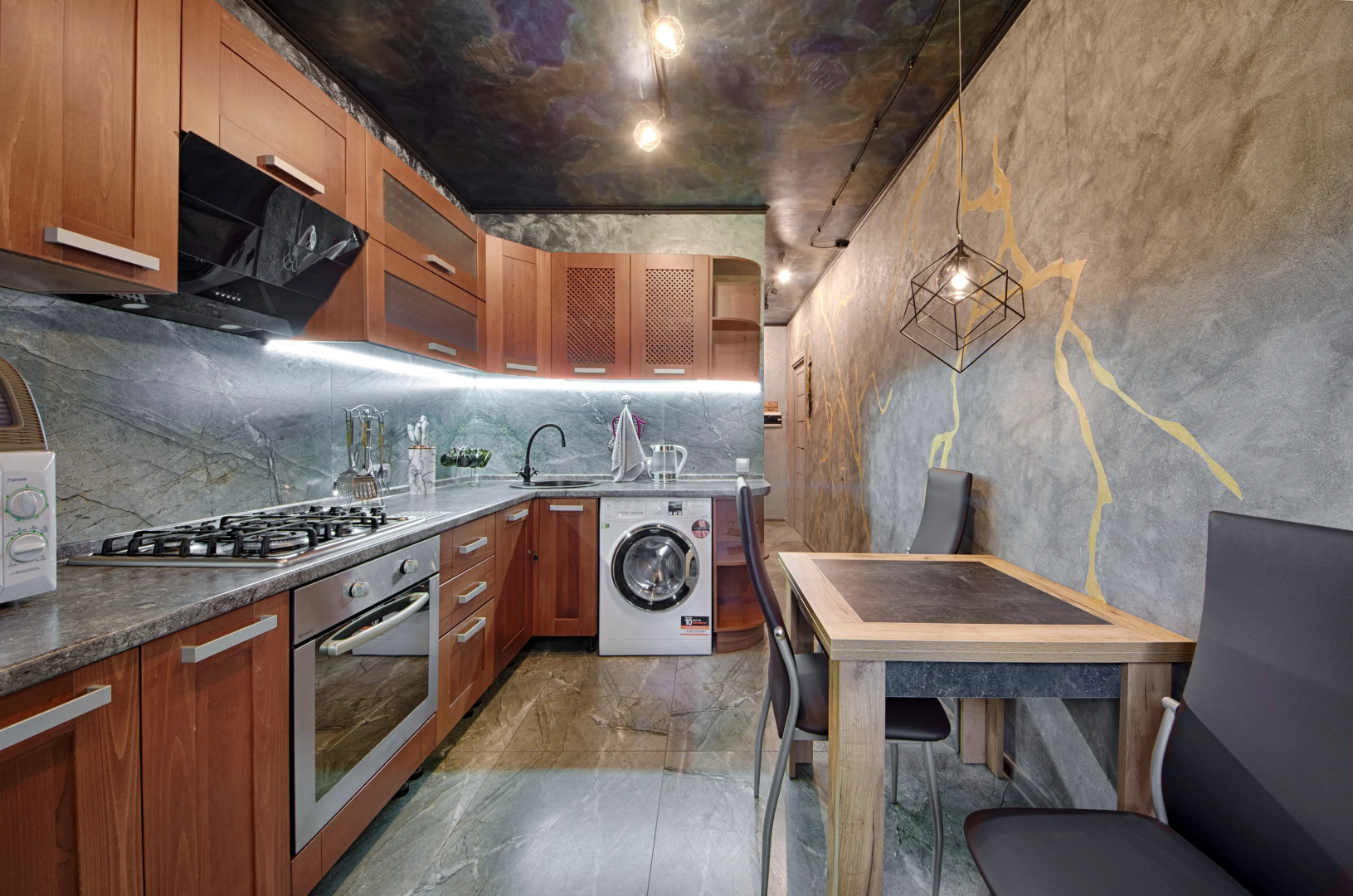 Апартаменты Loft Holiday Home