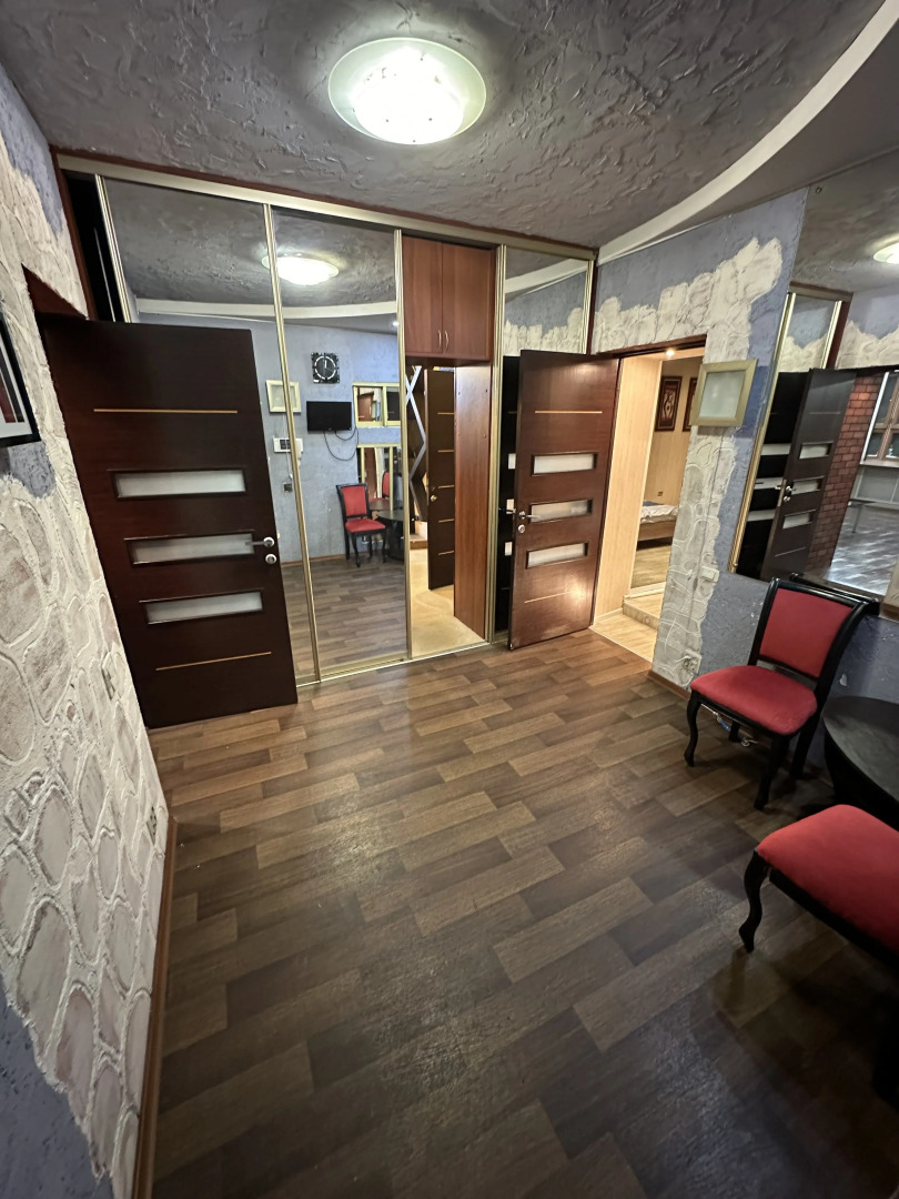 Квартира Уютная Пятикомнатная В Центре На Улице Комсомольская