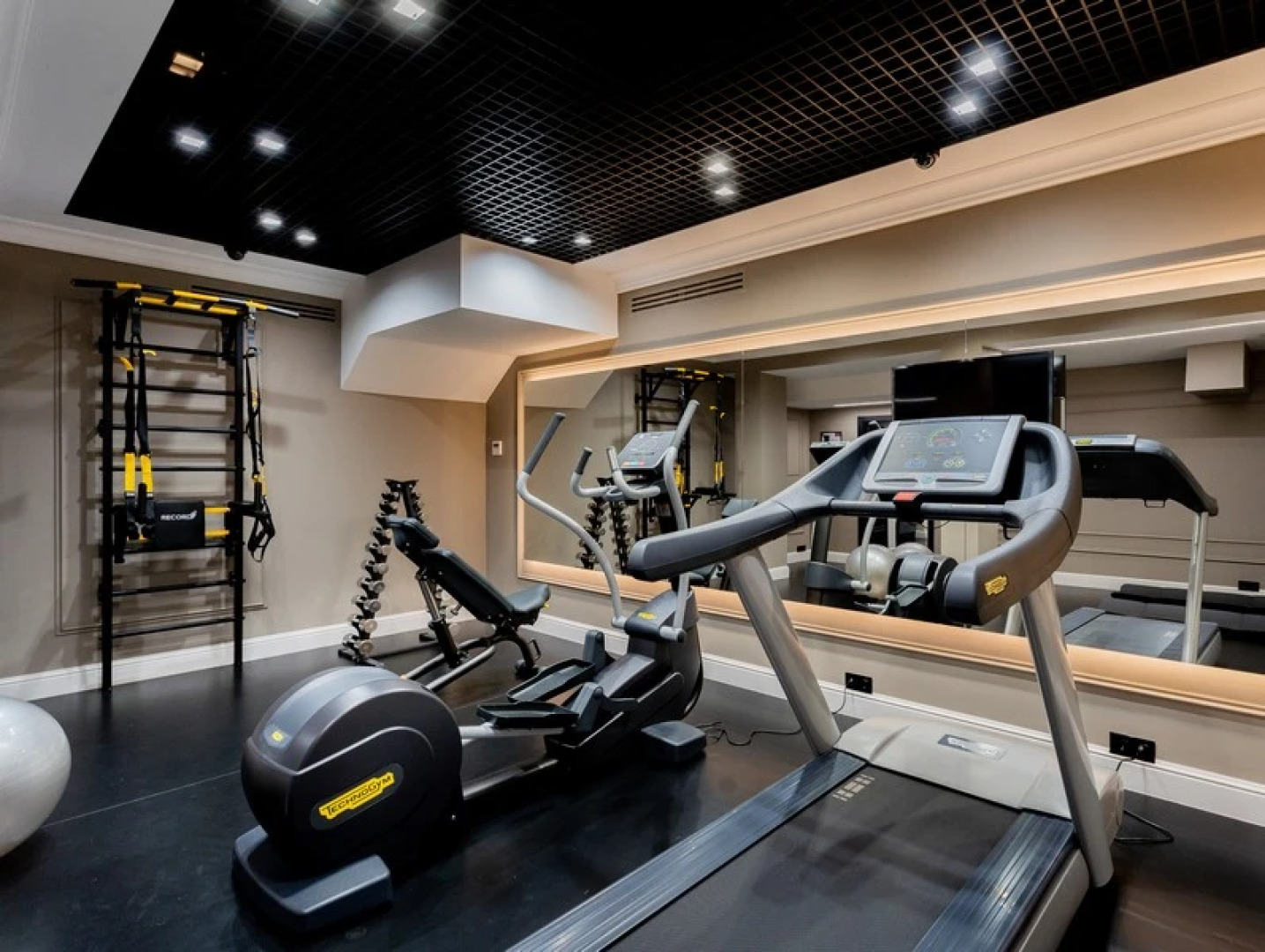 Отель DOM Boutique Hotel