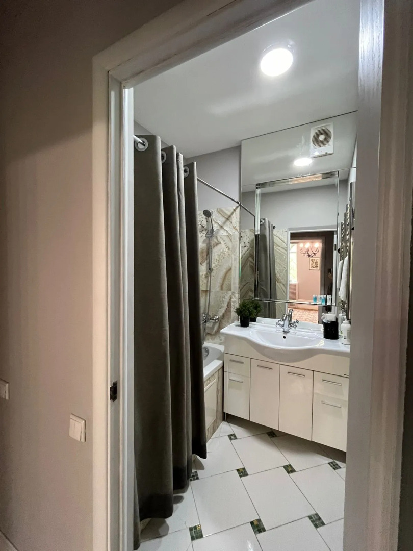 Квартира M.O.O.N APARTMENTS  Толе би Тулебаева кв 8 Центр