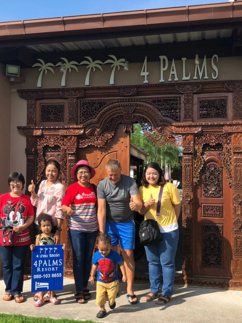 Отель 4 Palms Resort