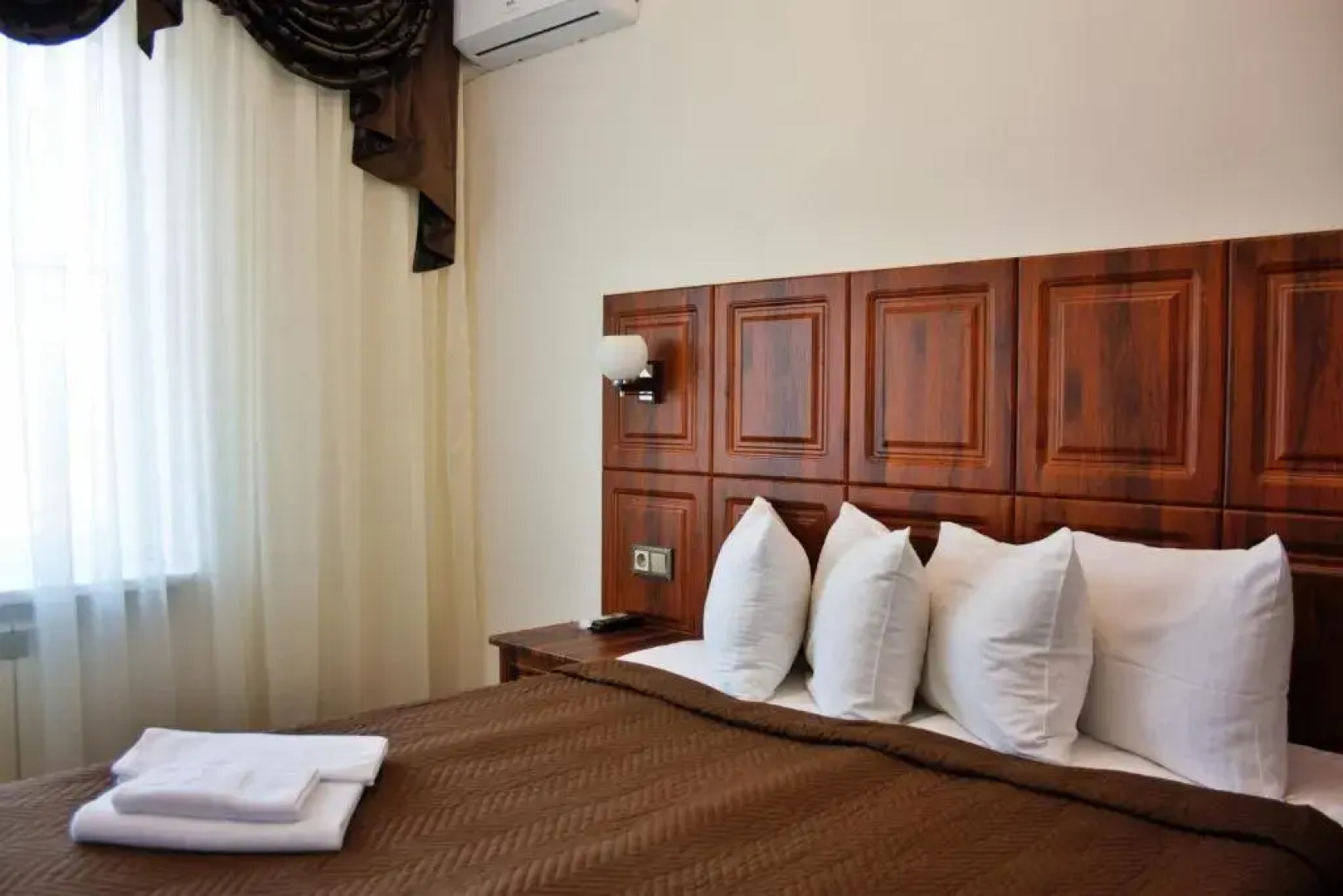 Отель Корона