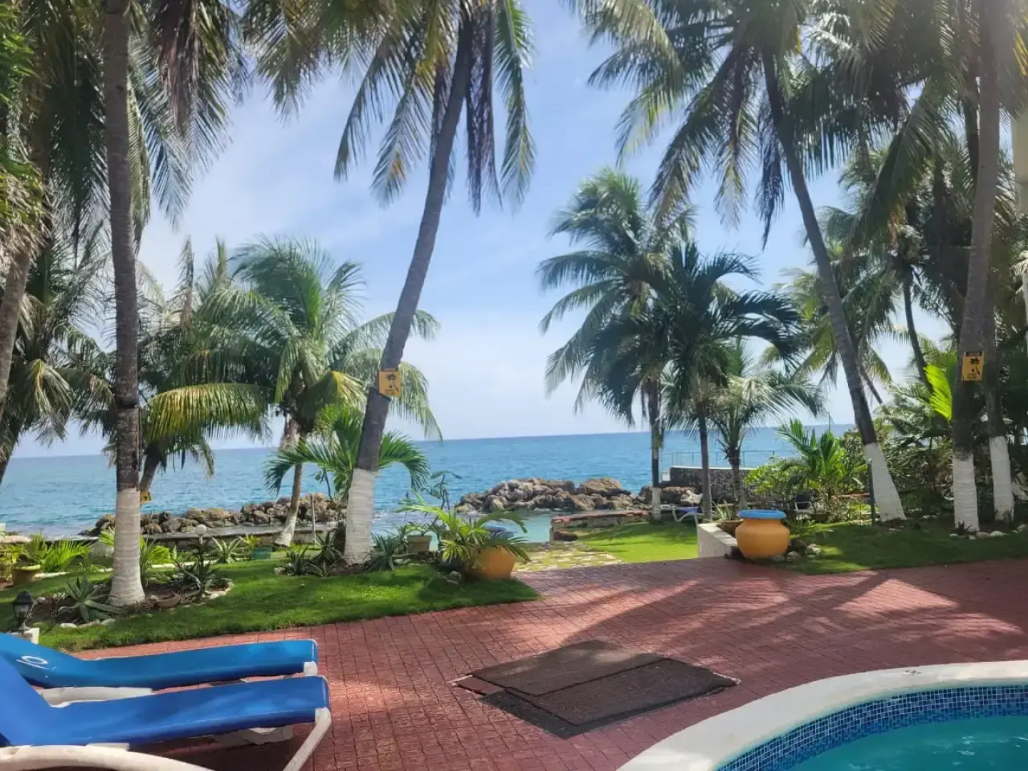 Апартаменты Chrisanns Beach Resort