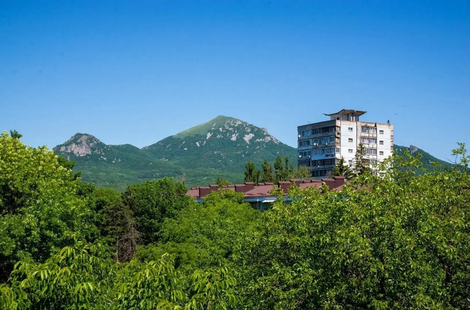 Апартаменты Центр с видом на Бештау и Машук