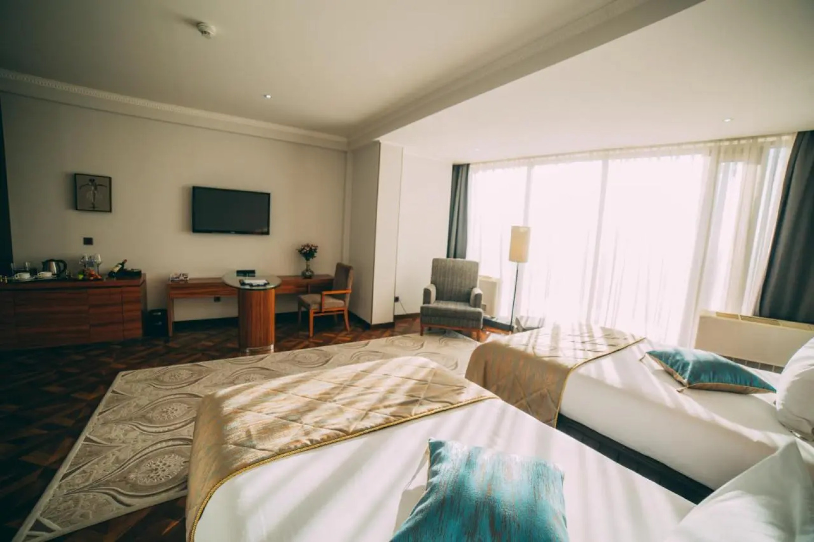 Отель Damas International