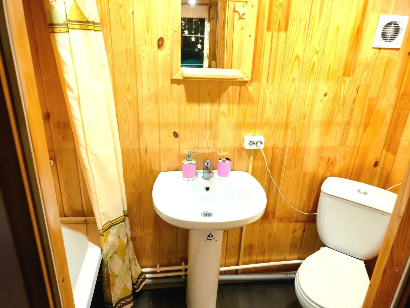 Частный Дом Хай-Тэк на Малиновой 4