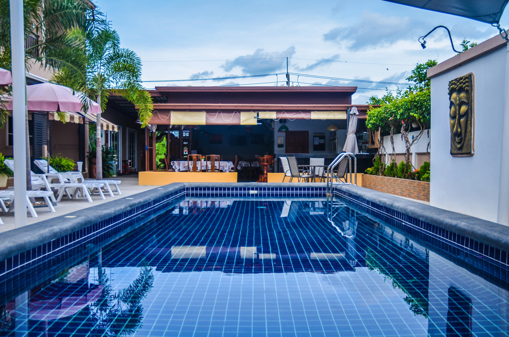 Отель 4 Palms Resort