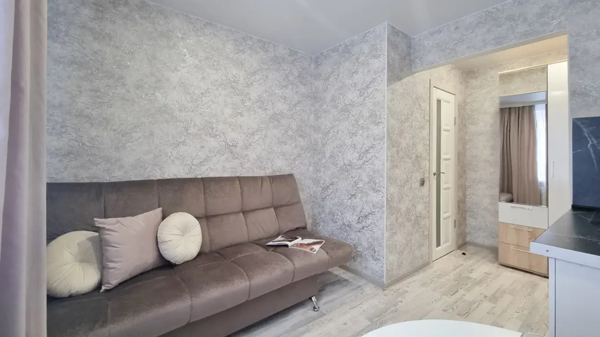 Апартаменты LovelyHome39 у Королевских ворот студия 2