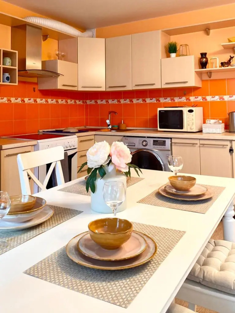 Апартаменты Сапфир с закрытым двором, рядом с ТЦ Остров, Мать и дитя