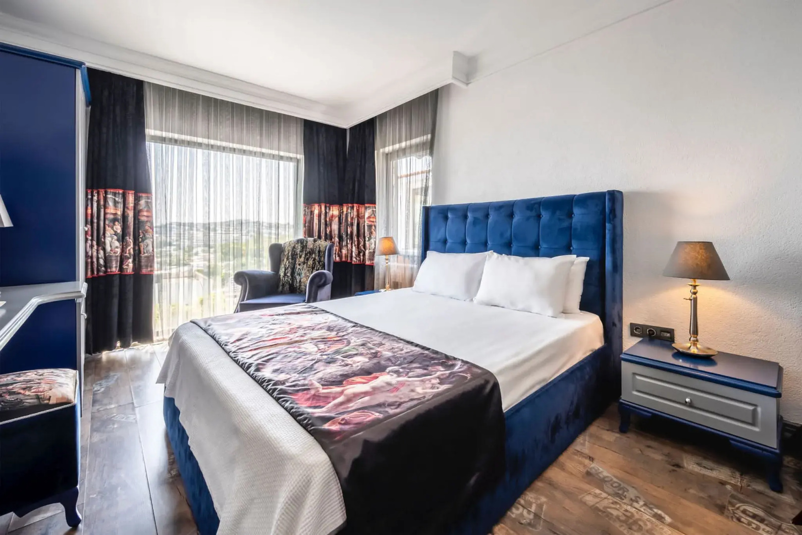 Отель Art & Interiors