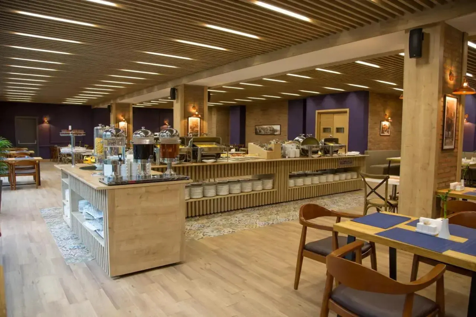 Отель Iveria Inn