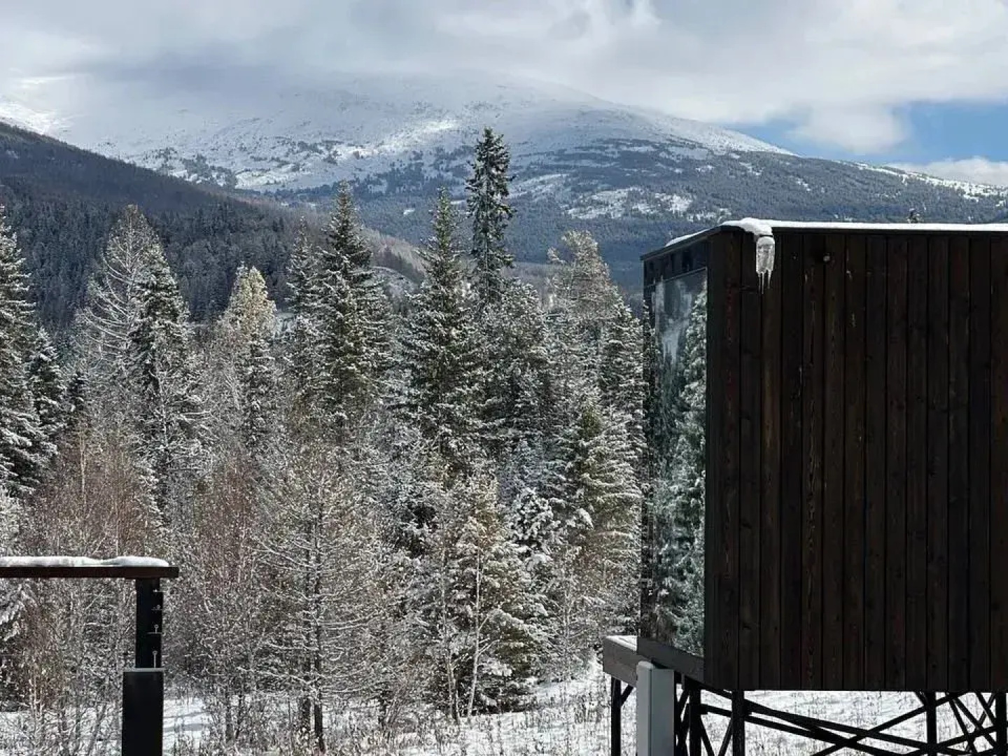 Частный дом Зеpкальный дом №2 «Сны Алтaя» с пaноpaмным видом нa тaйгу