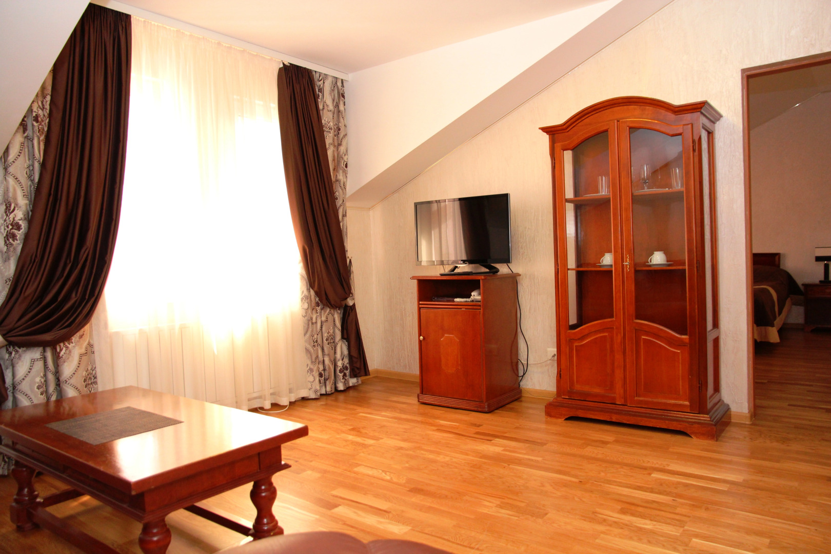 Отель Четыре Короны