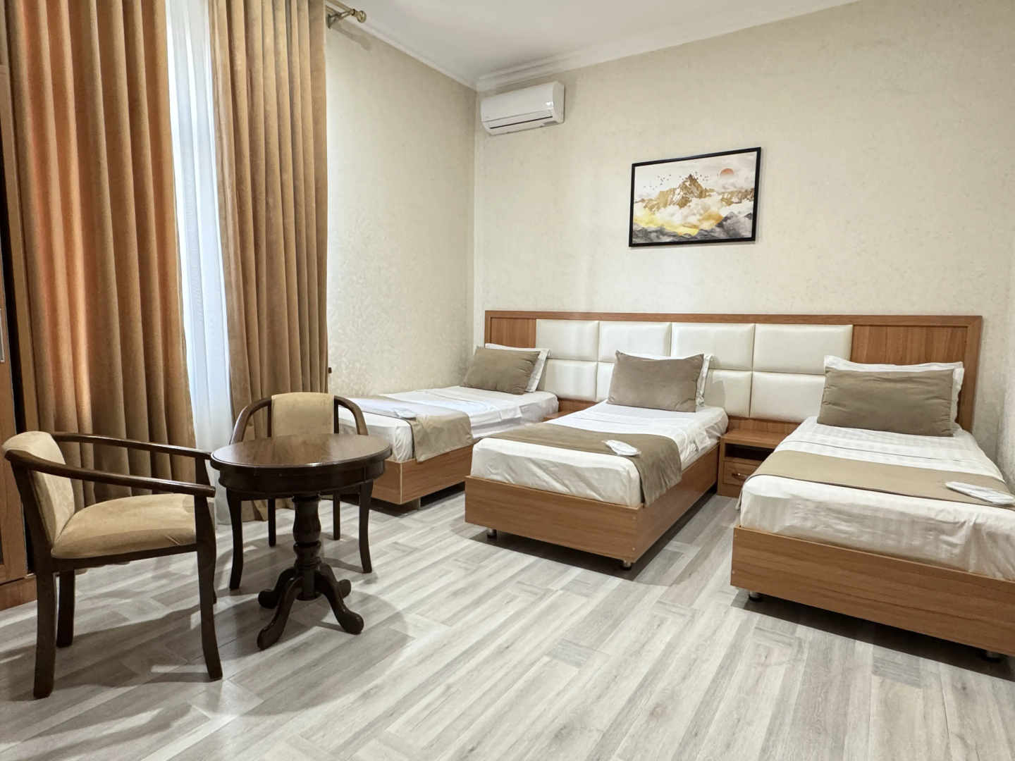 Отель The Moon Hotel