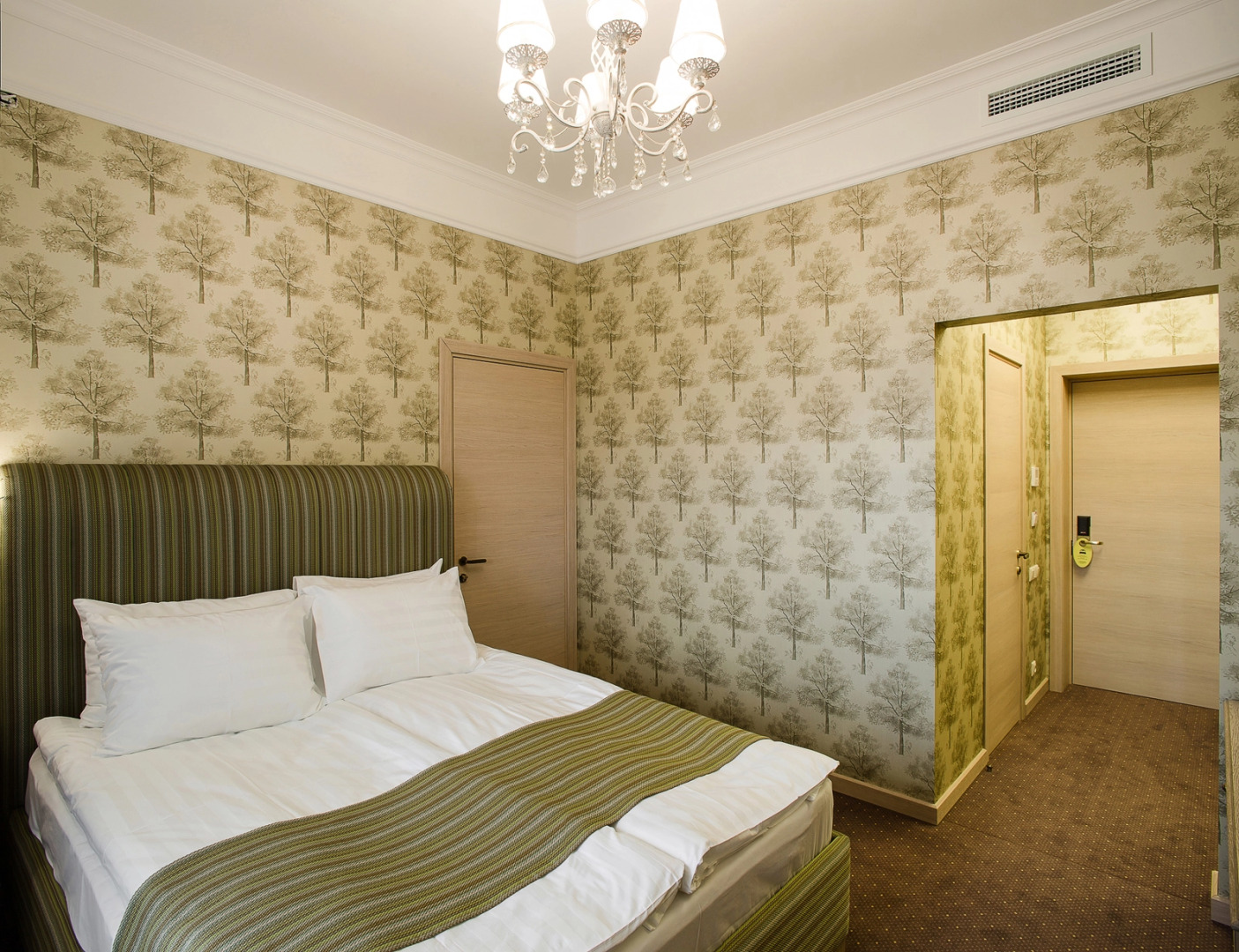 Отель Левада