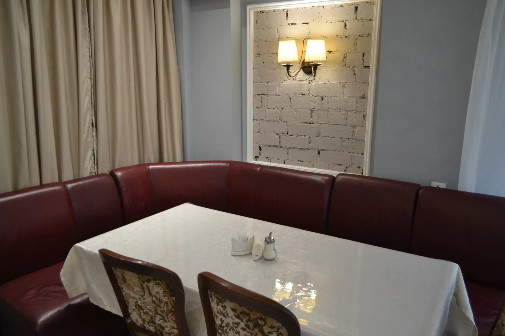 Отель Эмеральд