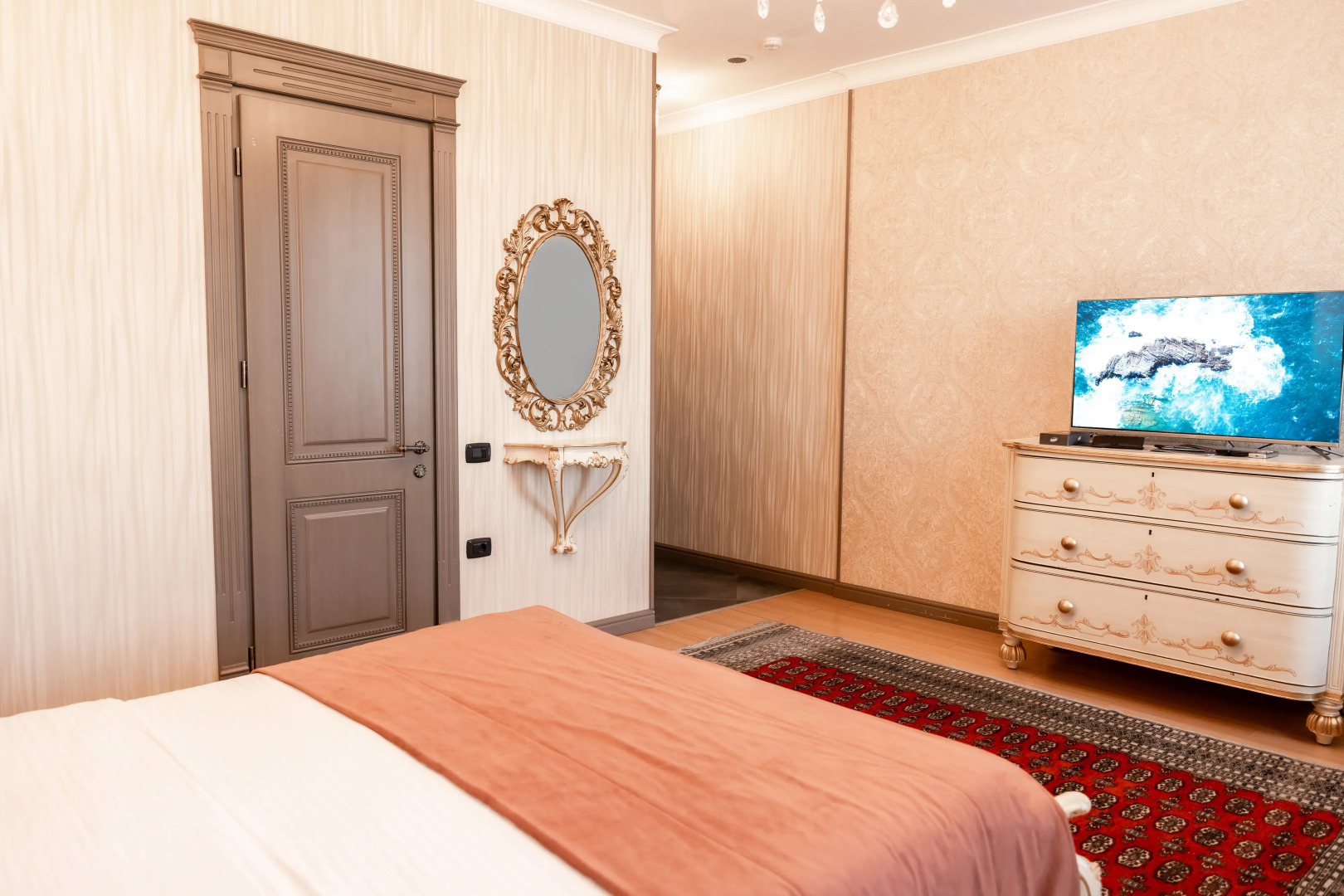 Отель West Inn Palace