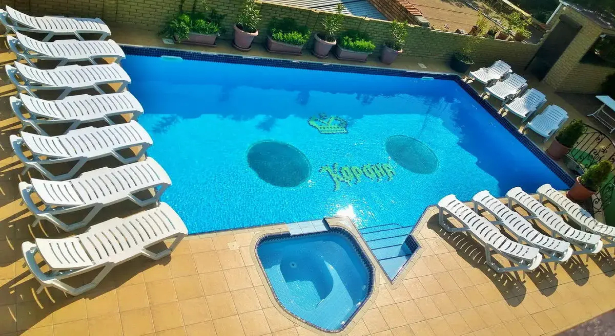 Курортный отель Корона