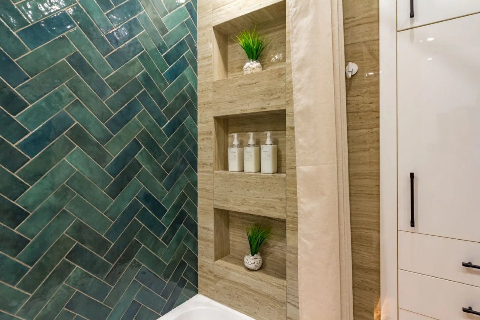 Апартаменты Emerald on Leonova