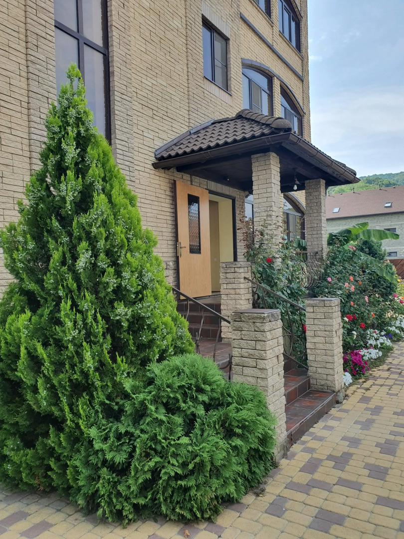 Гостевой дом Замок на Земляничной