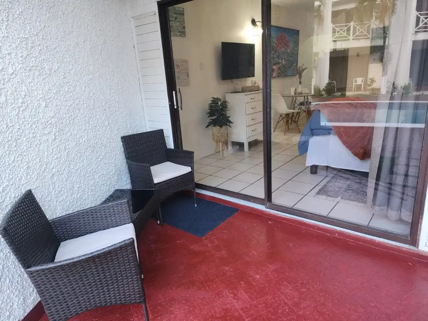 Апартаменты Chrisanns Beach Resort