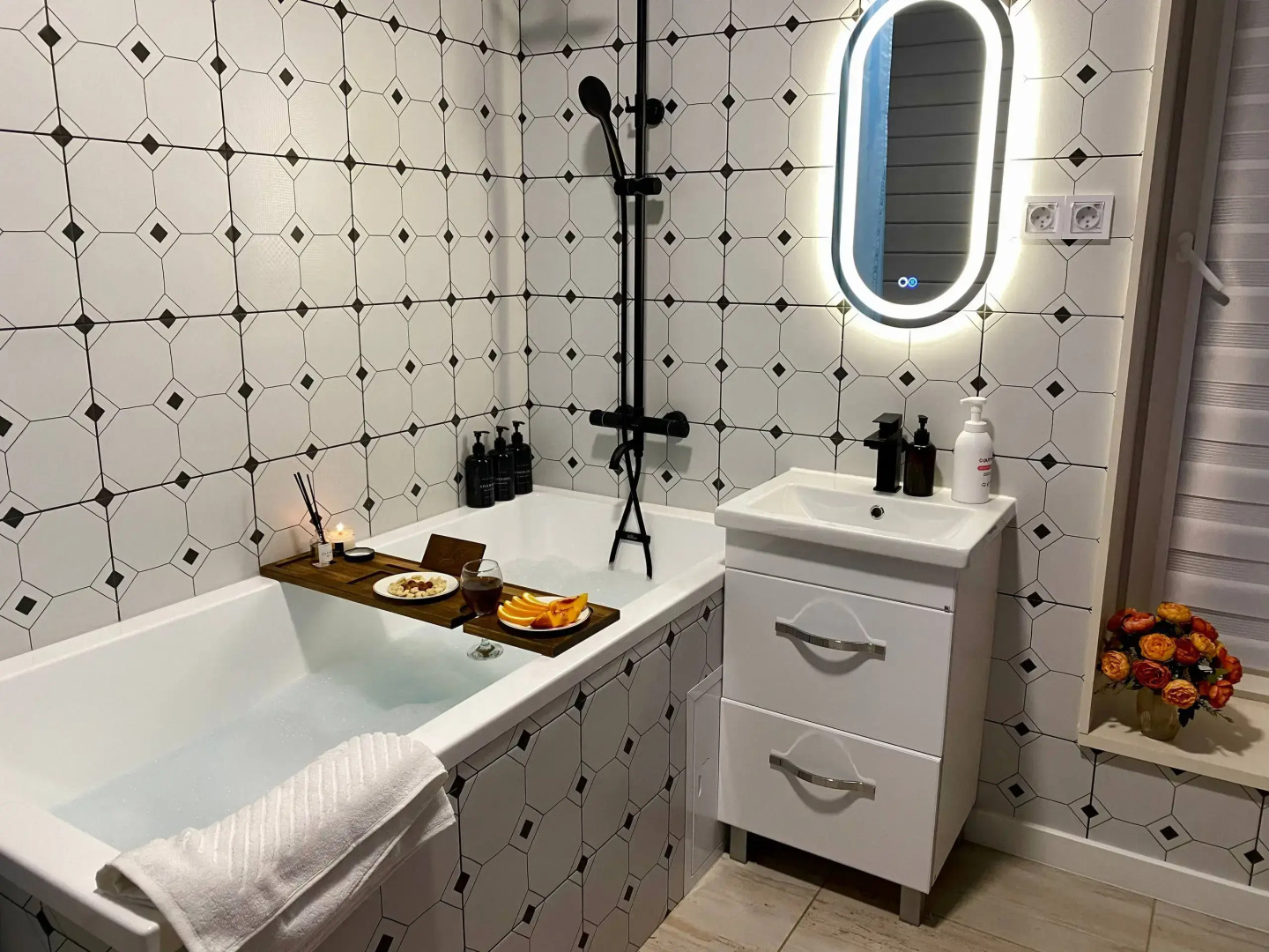 Частный дом дизайнерский великолепной уличной территорией