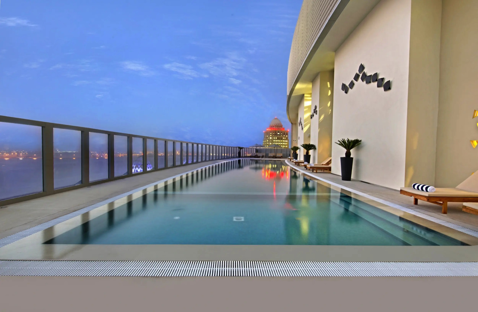 Отель The Curve