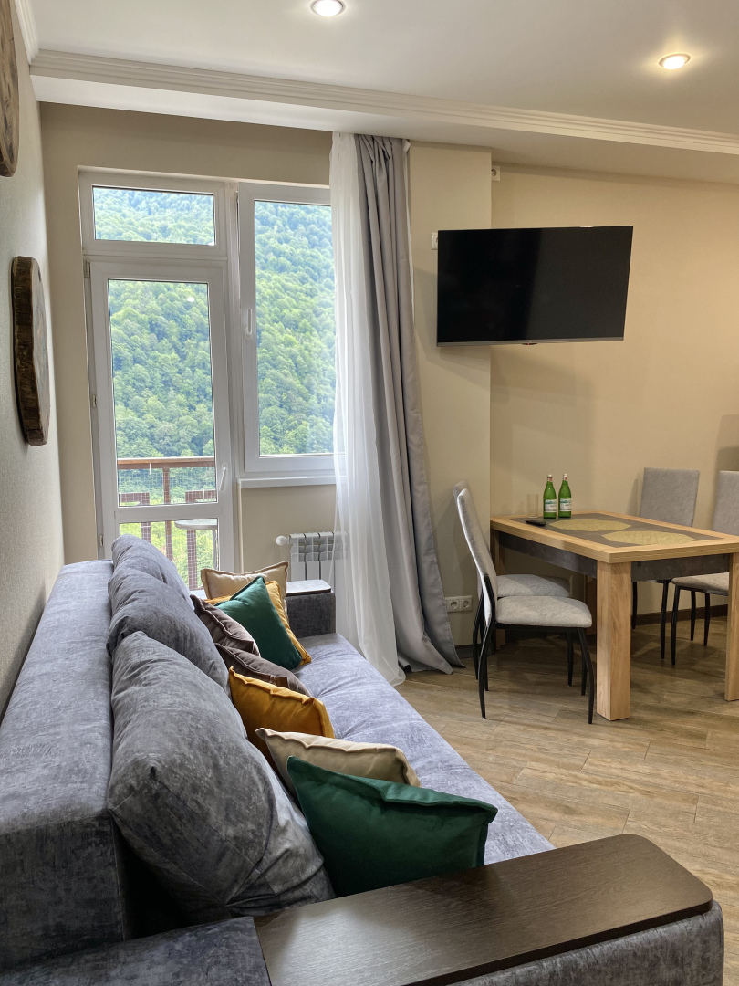 Апартаменты с Балконом у Подножия Хребта Аибга