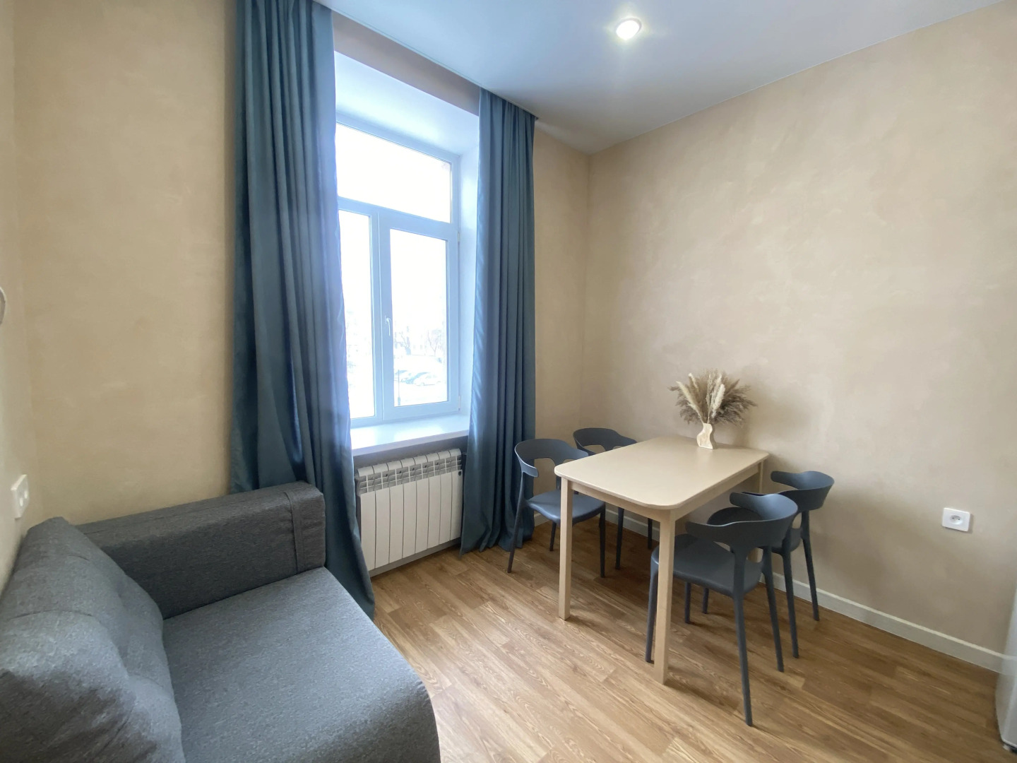 Квартира Жёлтый Нарцис евро 2-комн. люкс в историческом центре