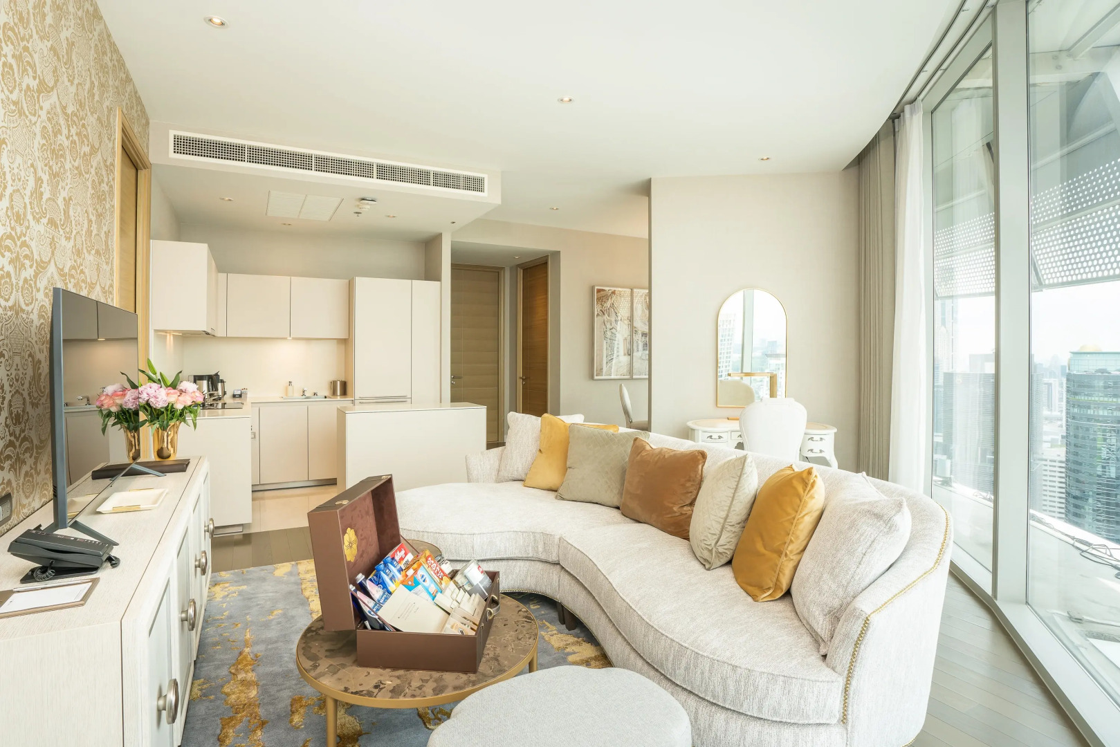 Отель Magnolias Ratchadamri Boulevard Serviced Residences