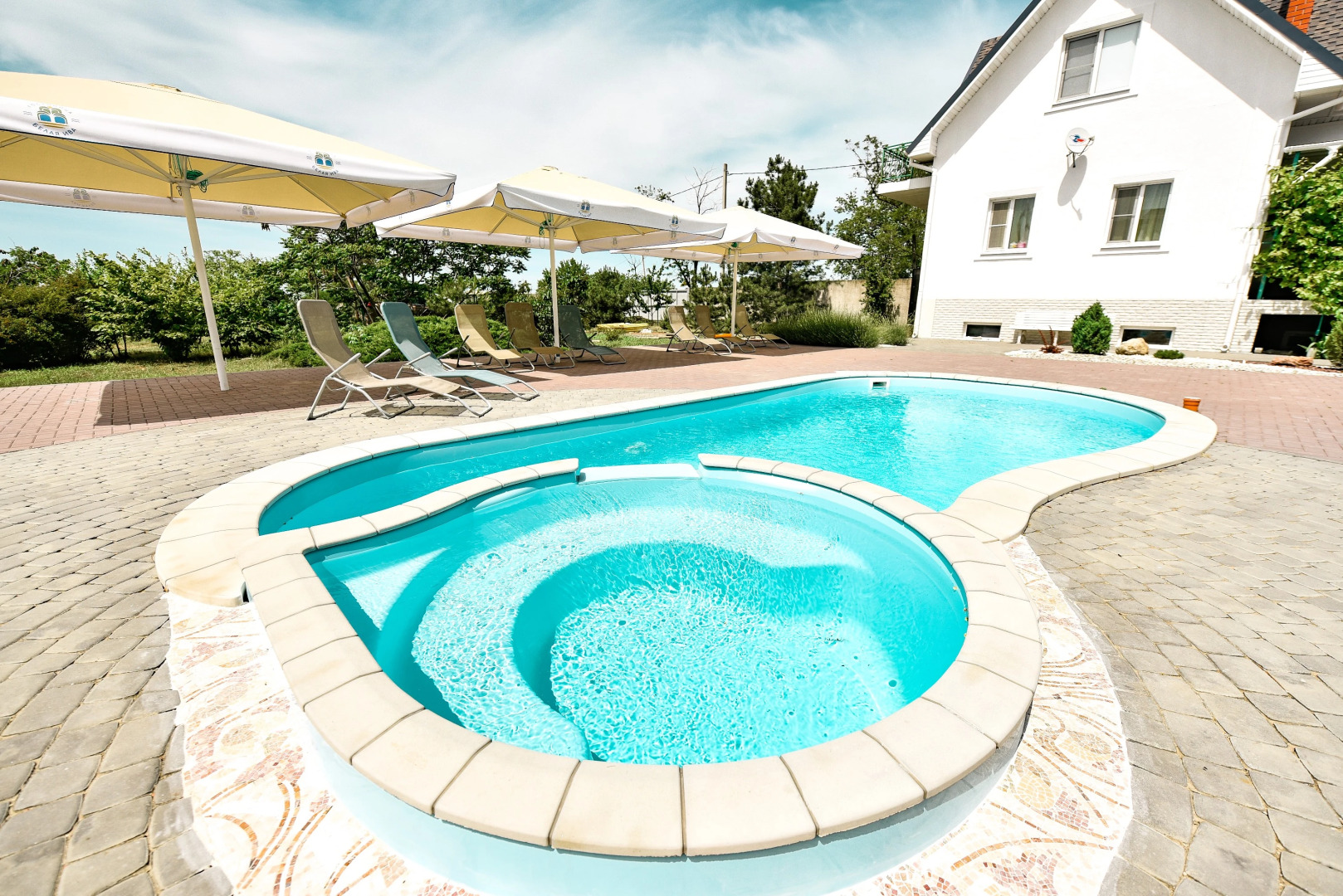 Отель Белая Ива