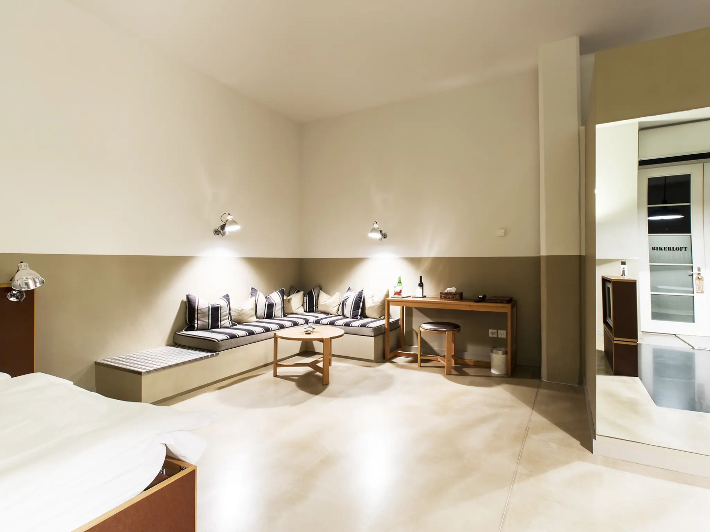 Отель Lofthotel