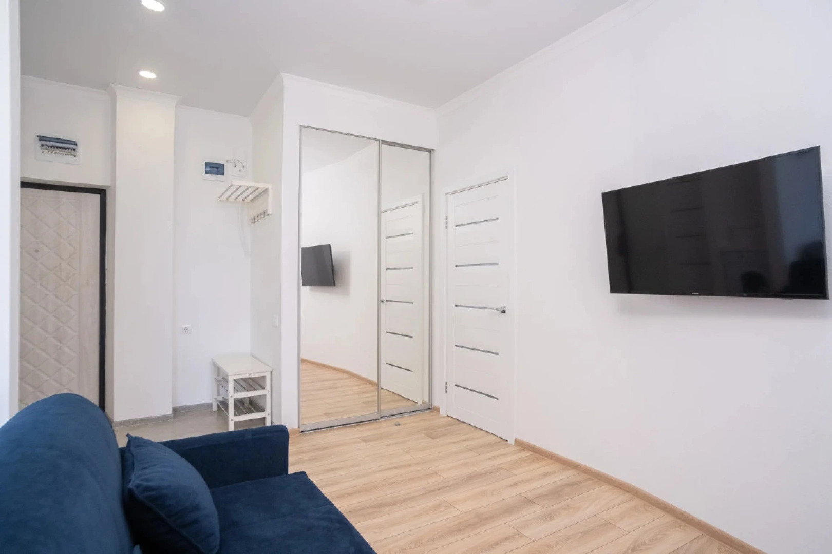 Апартаменты RED APARTMENTS Арт Лайт Дойл