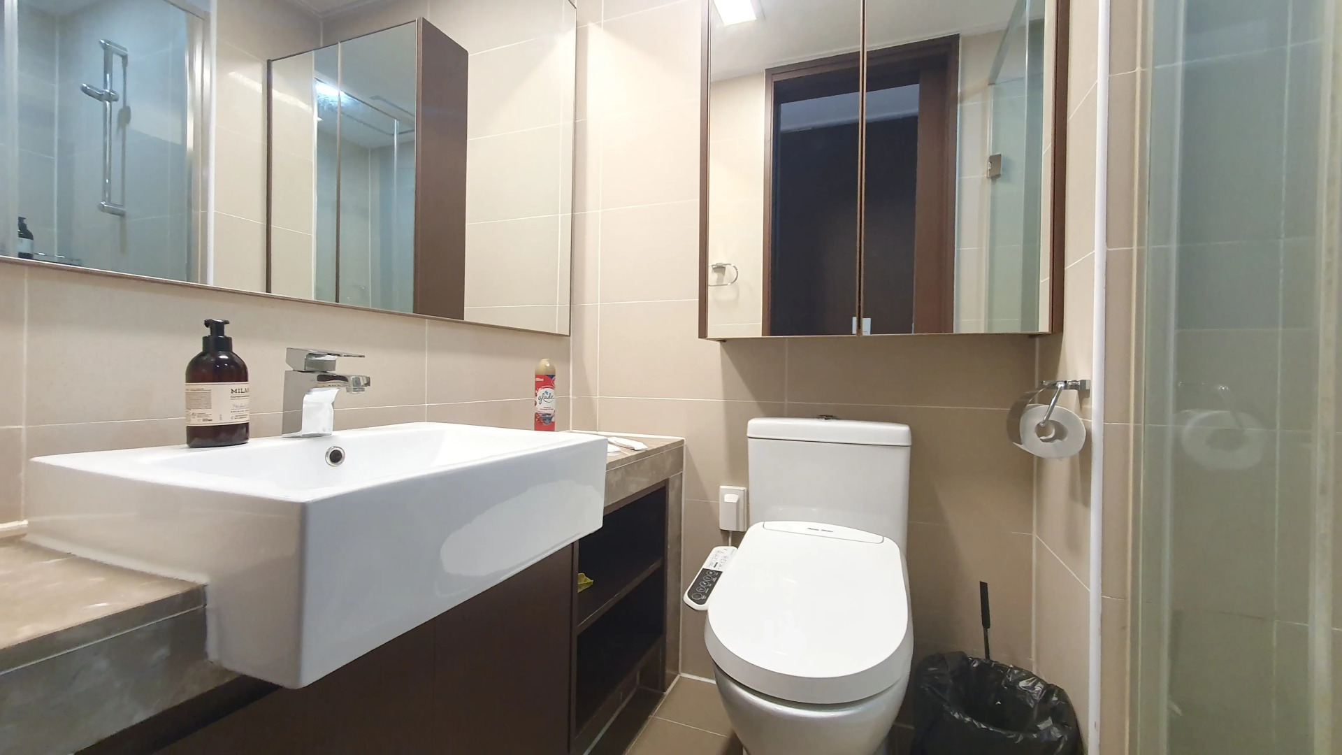 Апартаменты Luxury возле посольства США 19эт. 2х комн.кв с шикарным видом на Мечеть Хазрет Султан