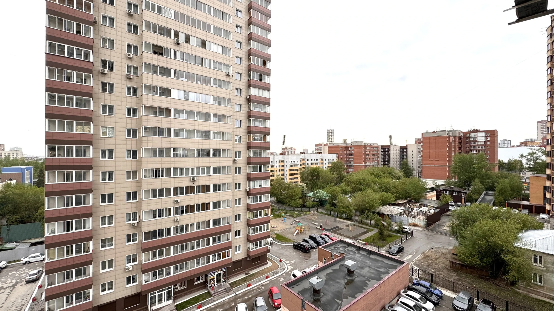 Апартаменты Hugge Place в самом центре [Объект 74]