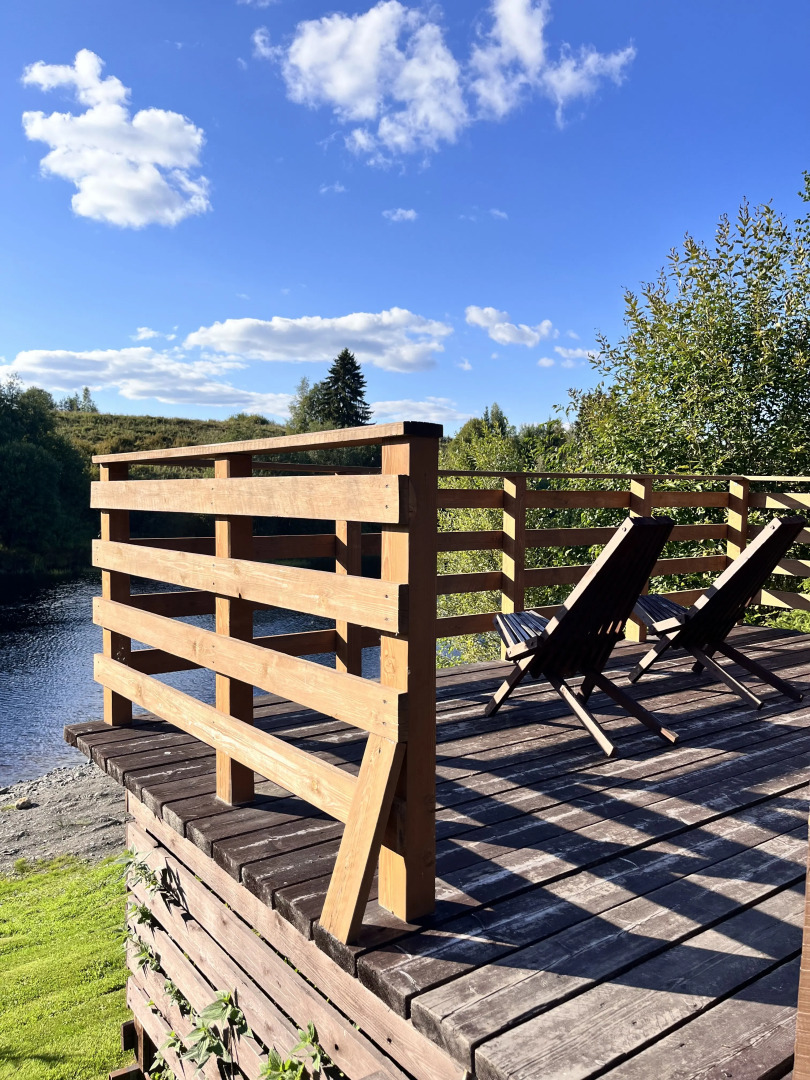 Частный дом у реки