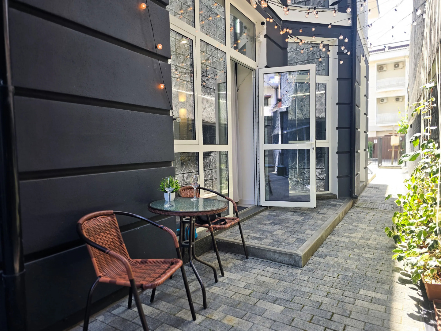 Квартира Стильная студия для 3х человек с кроватями и зоной отдыха на улице