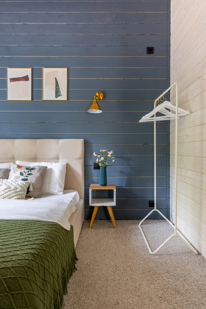 Частный дом в еловом лесу