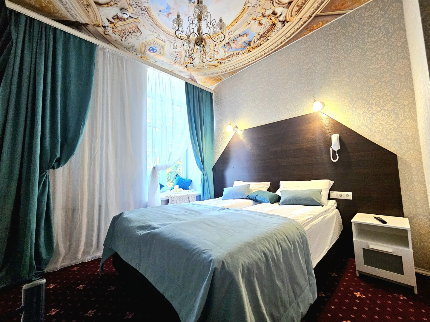 Апартаменты с видом на Александровский сад