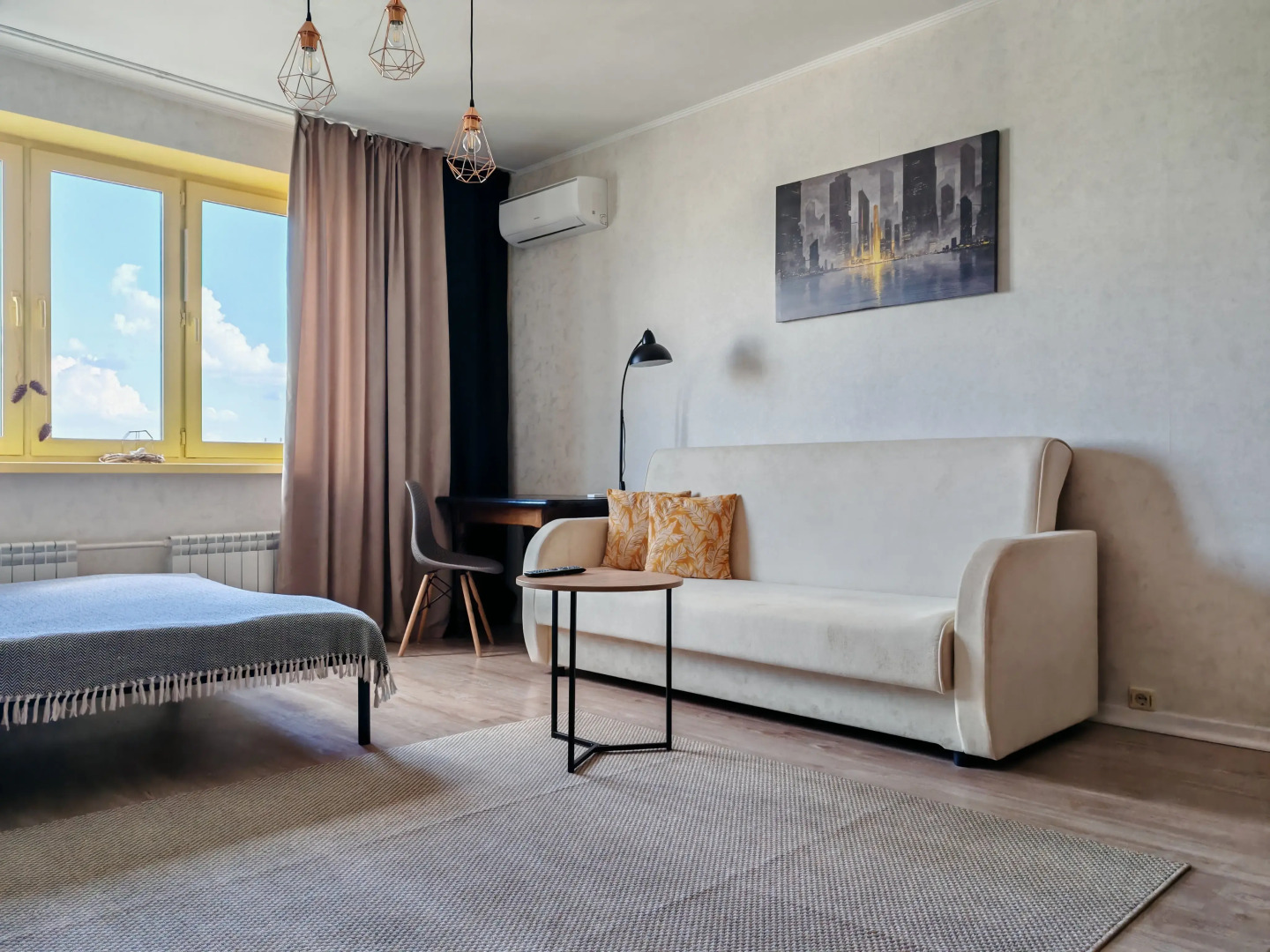 Апартаменты Просторная Двух Комнатная Квартира с Парковкой во дворе