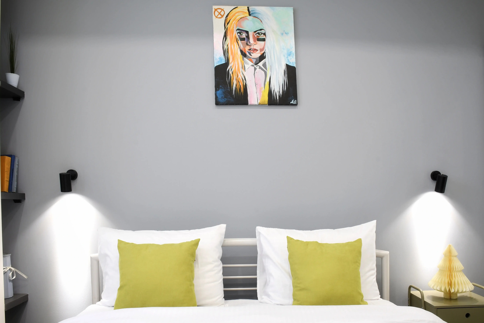 Апартаменты Newly Renovated Condo, Steps to Republic Square