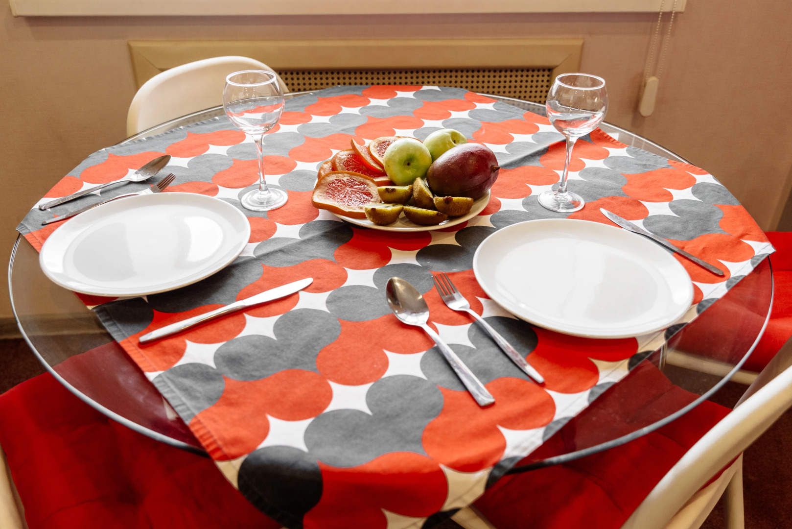 Апартаменты в Центре На 1 Линии с Видом на Крейсер Михаил Кутузов Море и Форумную Площадь от LetoAрart