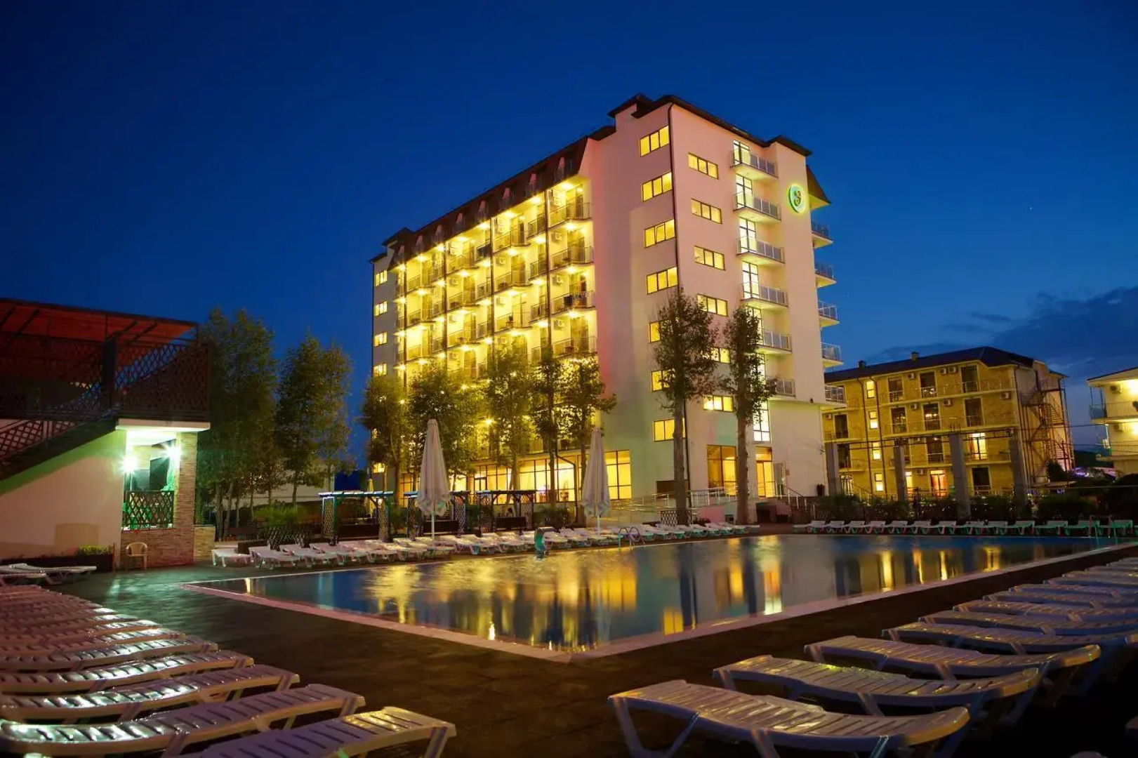 Отель Эмеральд