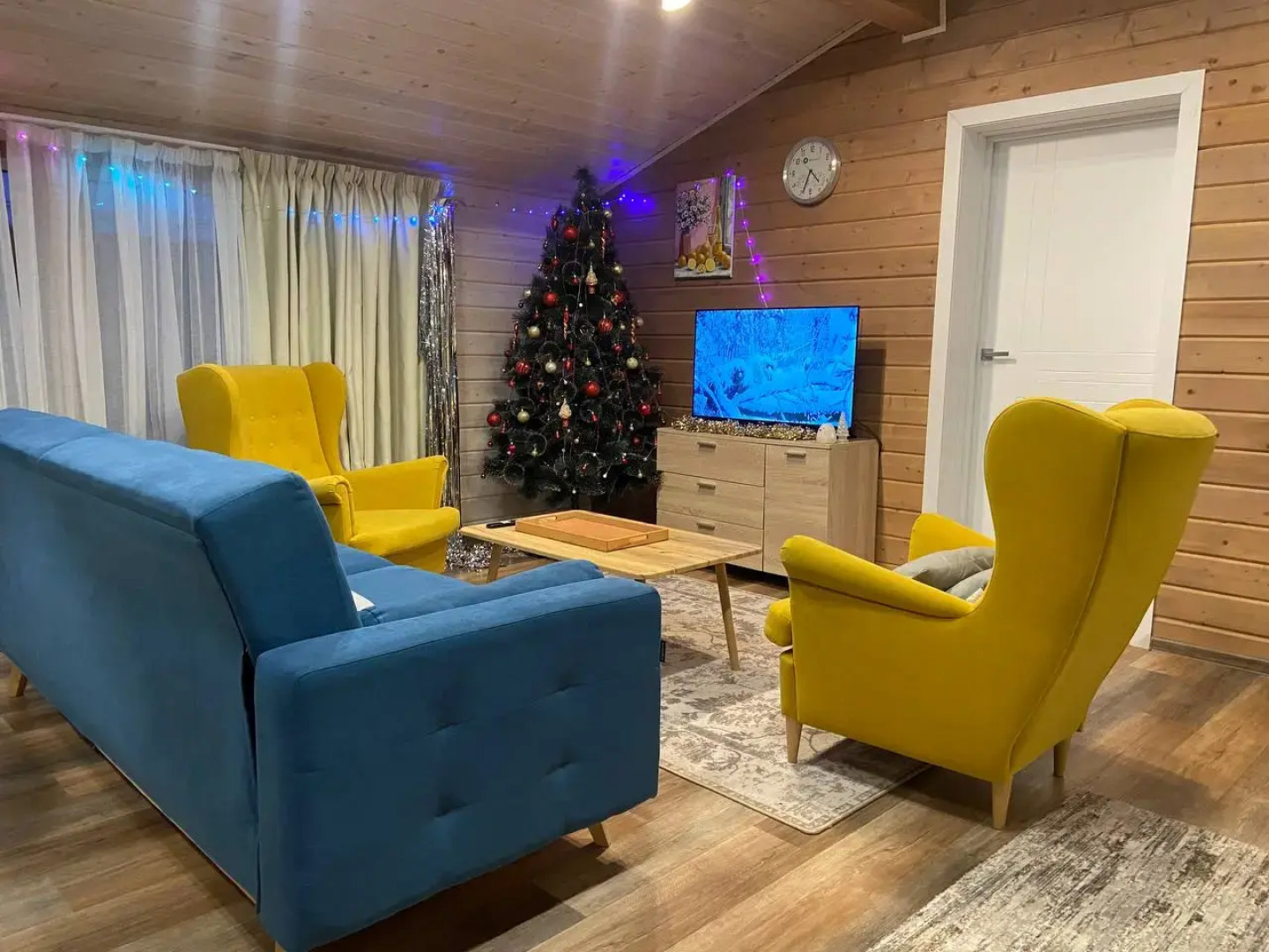 Частный дом комфортный со столом для пинг-понга и батутом