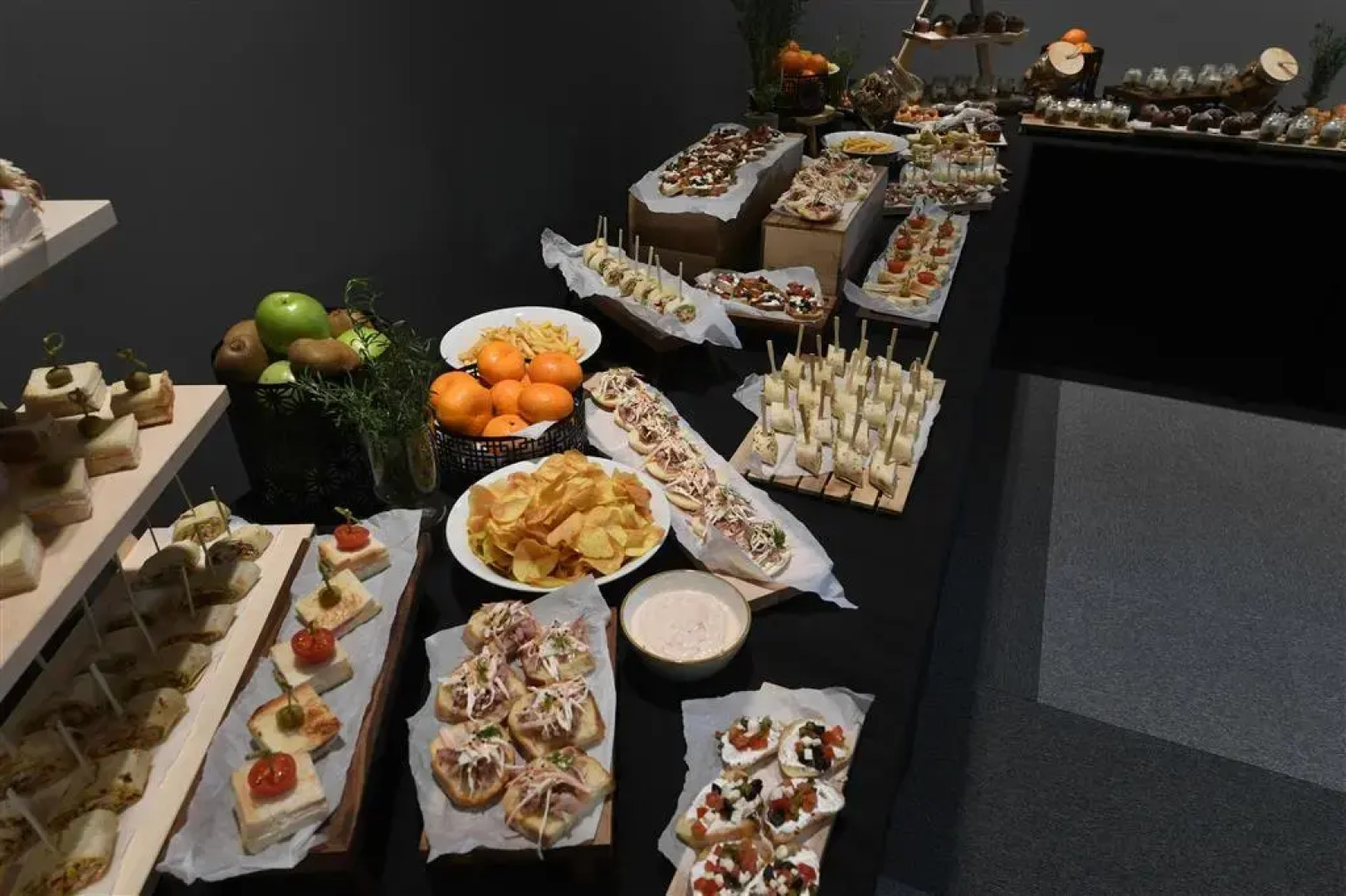 Отель Mona Plaza