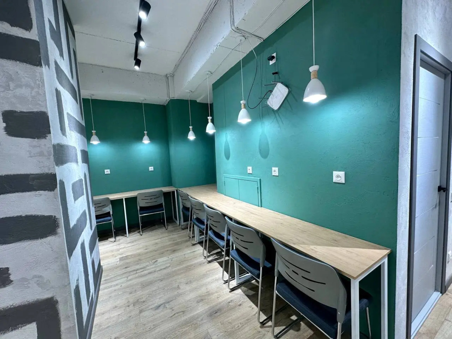 Хостел izzzi hostel Bishkek